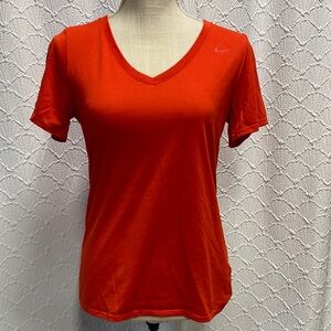 Nike size medium Dri-Fit athletic cut‎ Women's Bright Orange Red  V-Neck Tee